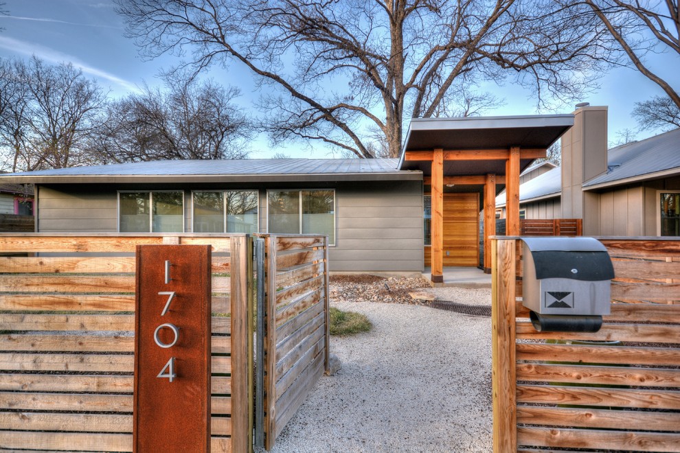 This is an example of a contemporary entryway in Austin.