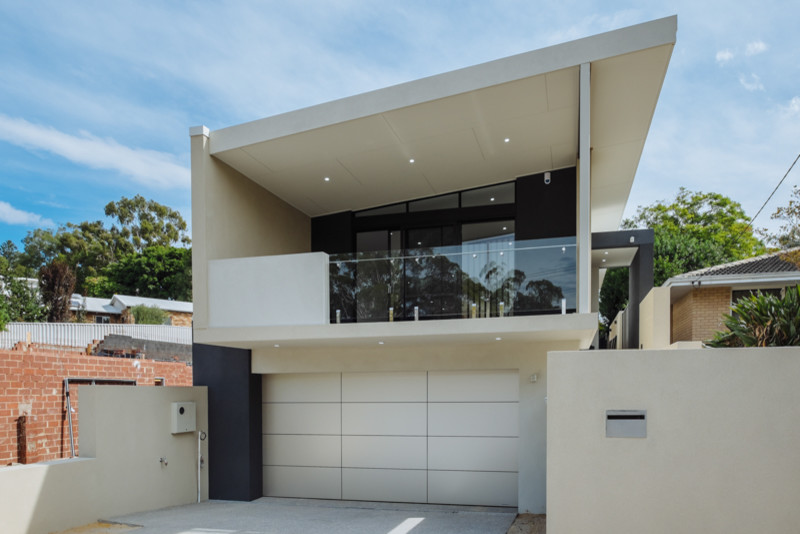 Mid-sized modern two-storey exterior in Perth.