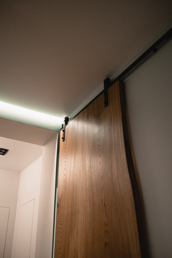 Межкомнатная дверь из слэба дуба в стиле loft в Красноярске