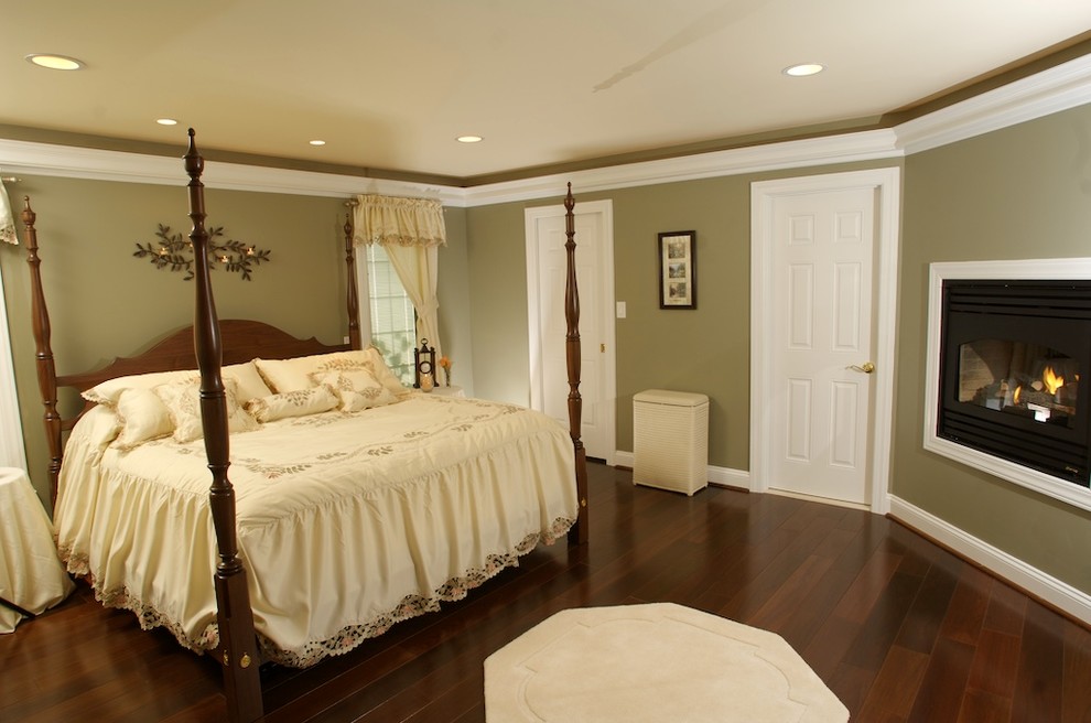 Inspiration for a traditional bedroom in Baltimore.