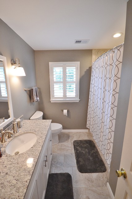 Example of a large transitional home design design in Philadelphia