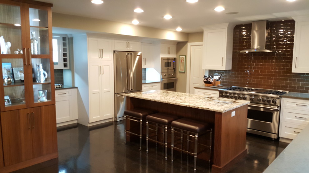 This is an example of a large transitional eat-in kitchen in Chicago with an undermount sink, shaker cabinets, white cabinets, quartzite benchtops, brown splashback, glass tile splashback, stainless steel appliances, dark hardwood floors and with island.