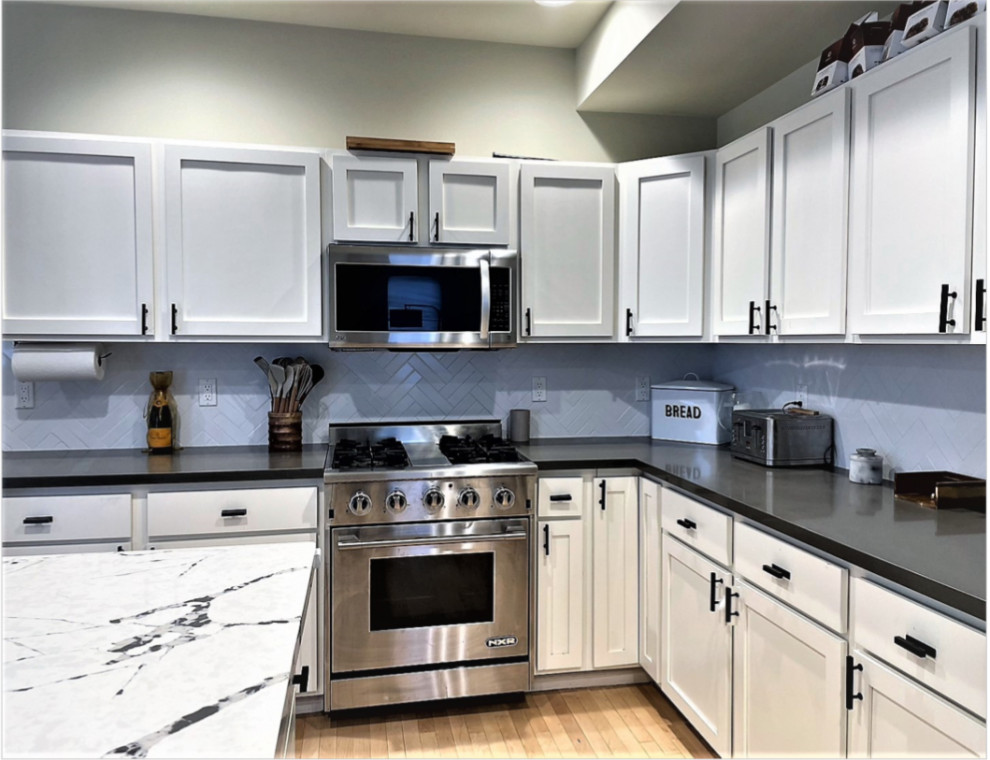 Kitchen - kitchen idea in Seattle
