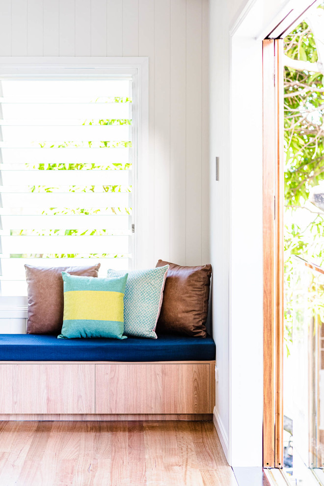 Example of a minimalist home design design in Brisbane