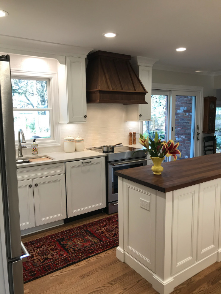 Kitchen - large transitional kitchen idea