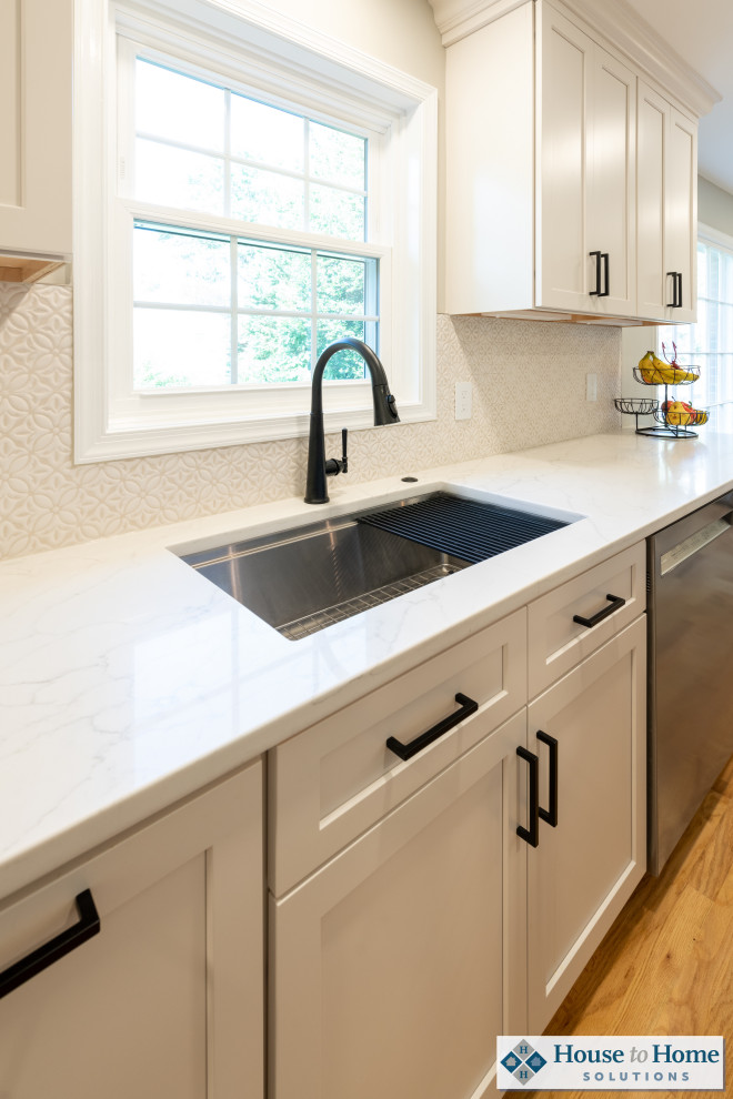Example of a transitional kitchen design in DC Metro