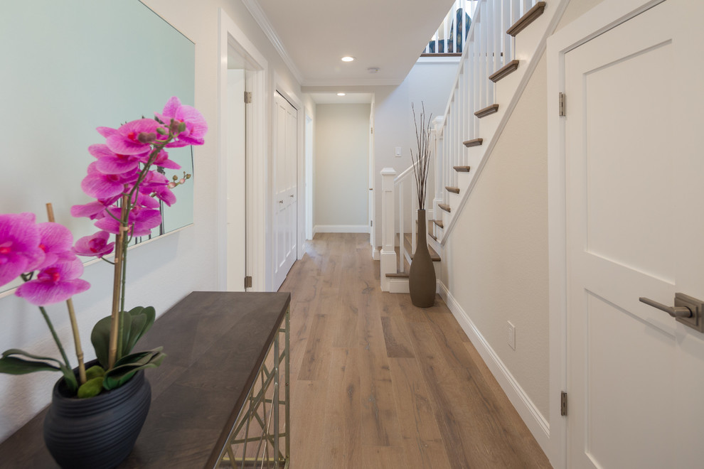 Photo of a transitional hallway in Los Angeles with white walls.