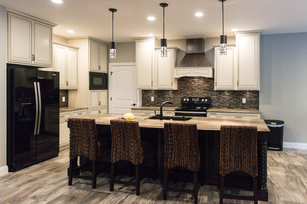 Example of a large transitional kitchen design in Chicago