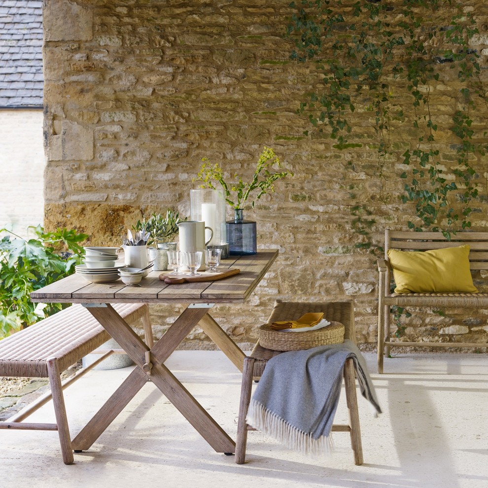 Inspiration for a mediterranean patio in London.