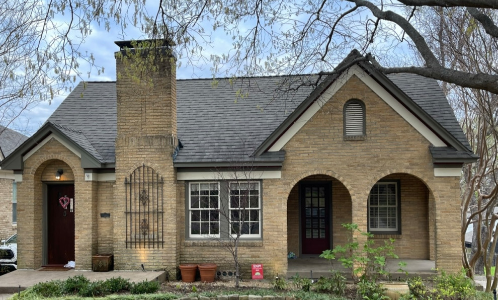 Trim color for blonde brick house?