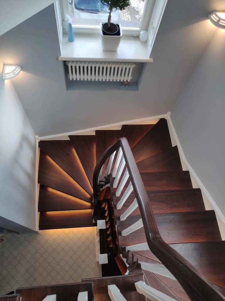 Классическая облицовка монолитной лестницы (2018)