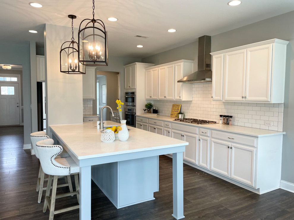 Transitional kitchen photo in Charlotte