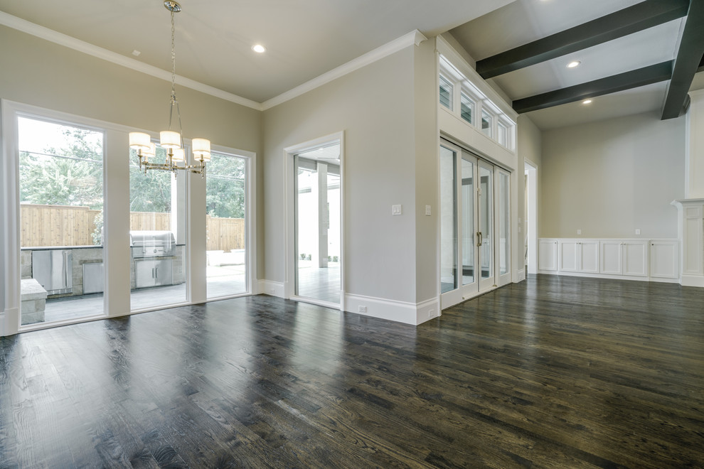 Example of a transitional home design design in Dallas