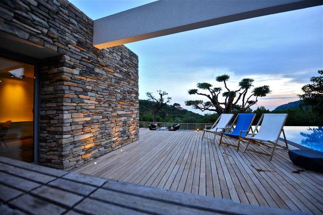Extension & Am&eacute;nagement Eze contemporary-deck