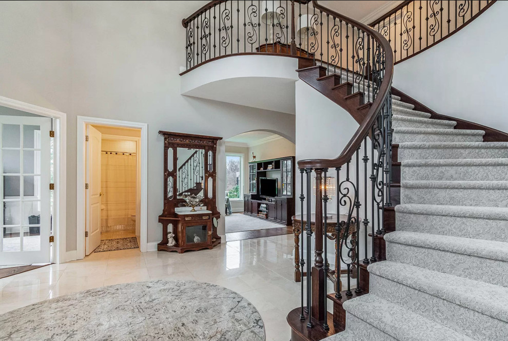 Entryway - transitional entryway idea