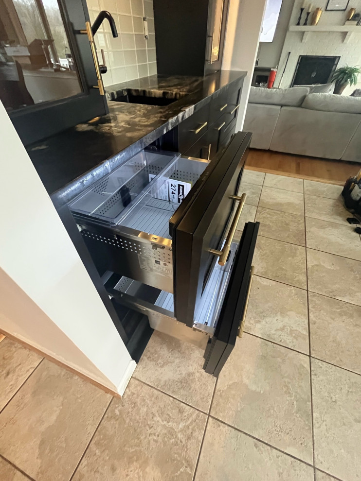 Kitchen - transitional kitchen idea in Baltimore