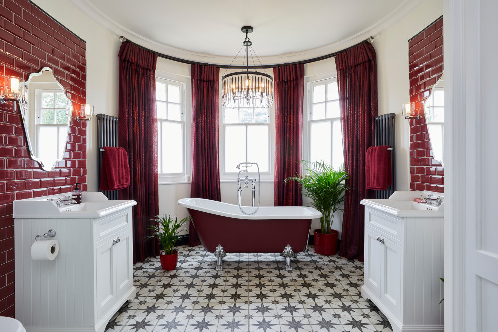 Klassisches Badezimmer in Surrey