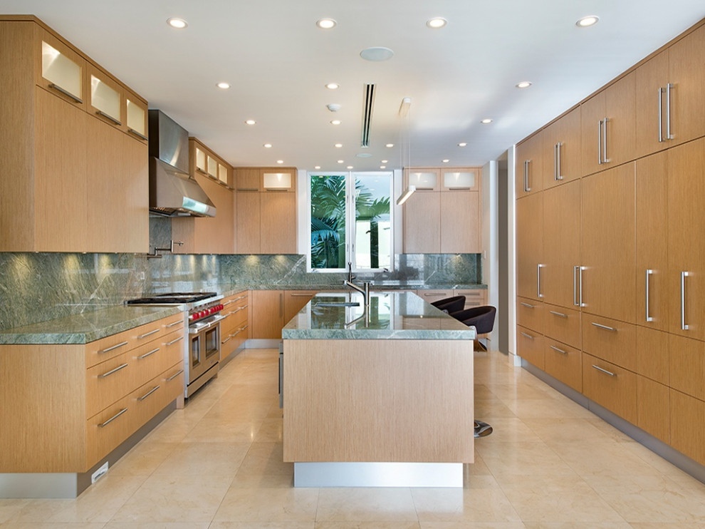 Kitchen - kitchen idea in Miami