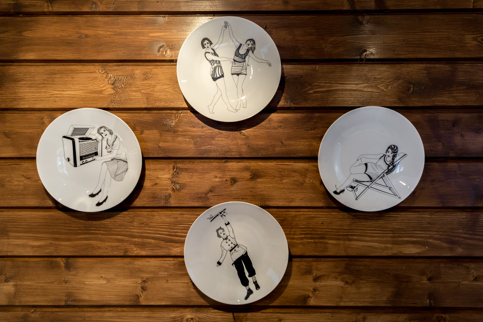 Дачный ответ: "Синяя кухня у белого камина"