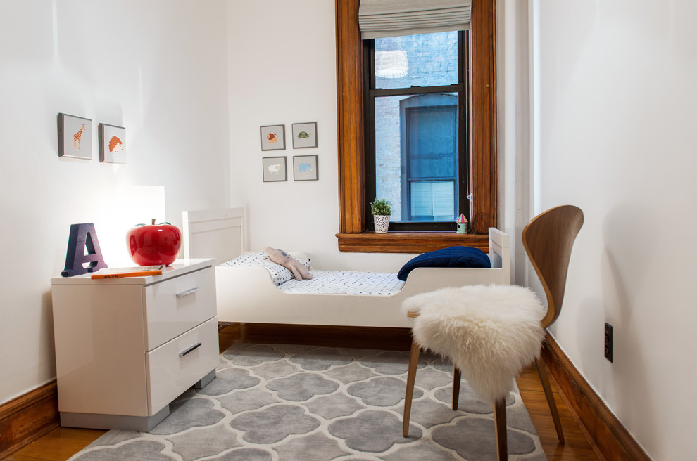 Inspiration for a small transitional kids' room for boys in New York with white walls.