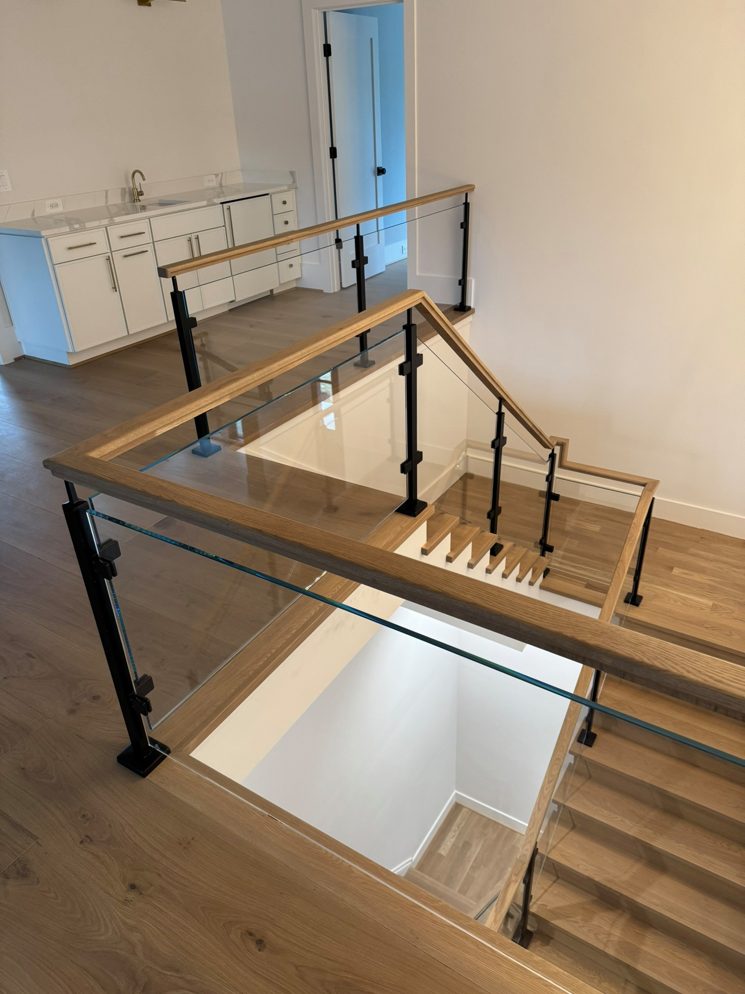 134_Modern White Oak Stair with Glass Balustrade, Vienna, VA 22180