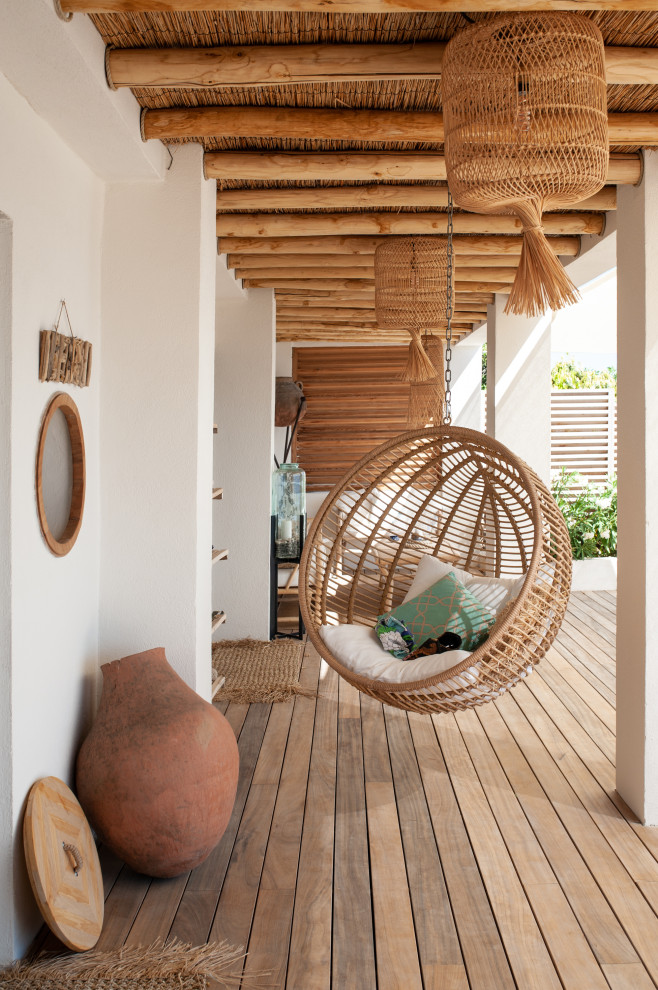 Inspiration for a beach style deck in Marseille.