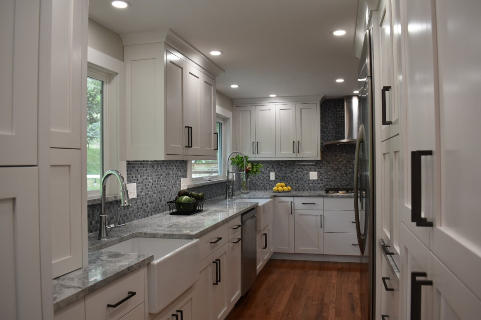 Kitchen - transitional kitchen idea