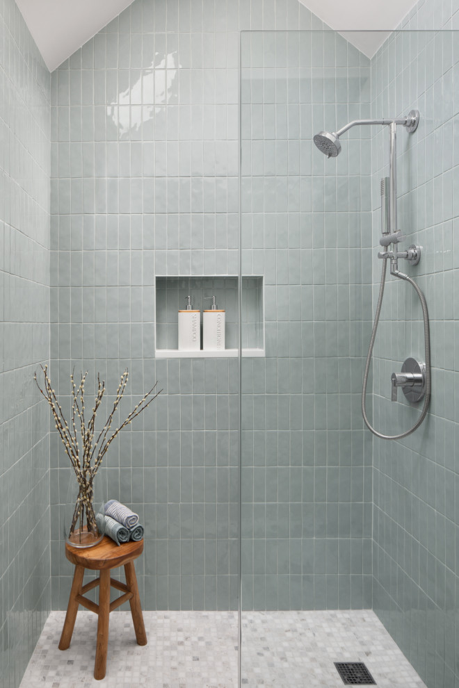Bathroom - contemporary bathroom idea in Chicago