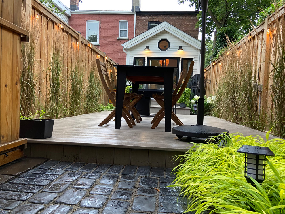 Deck - mid-sized modern backyard ground level deck idea in Toronto