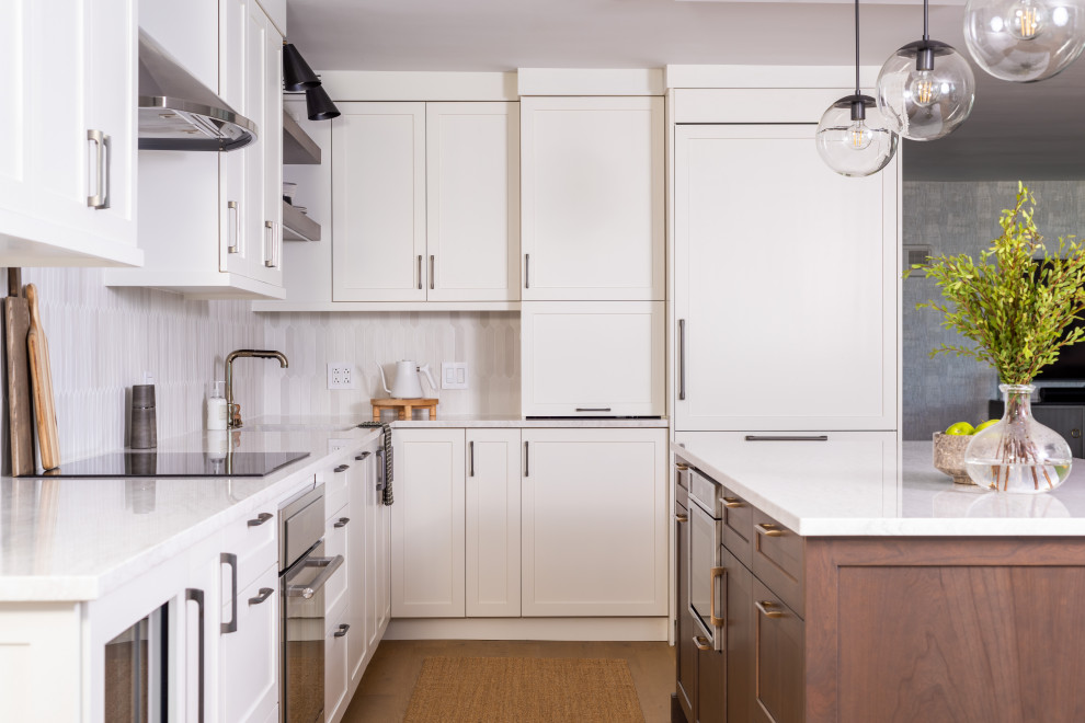 Transitional kitchen photo in Chicago