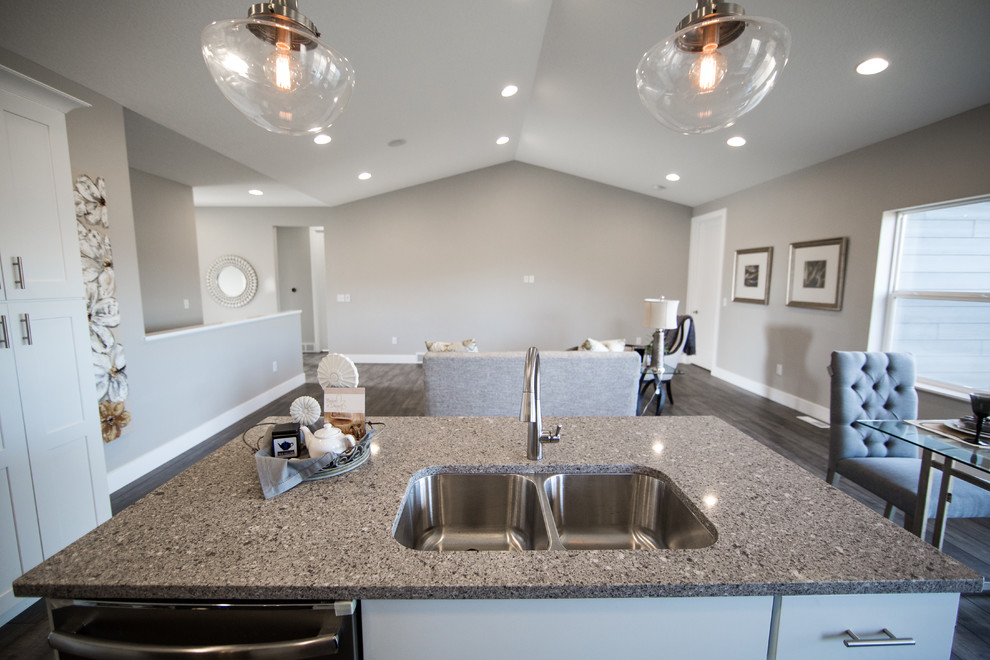 Example of a transitional kitchen design in Cedar Rapids
