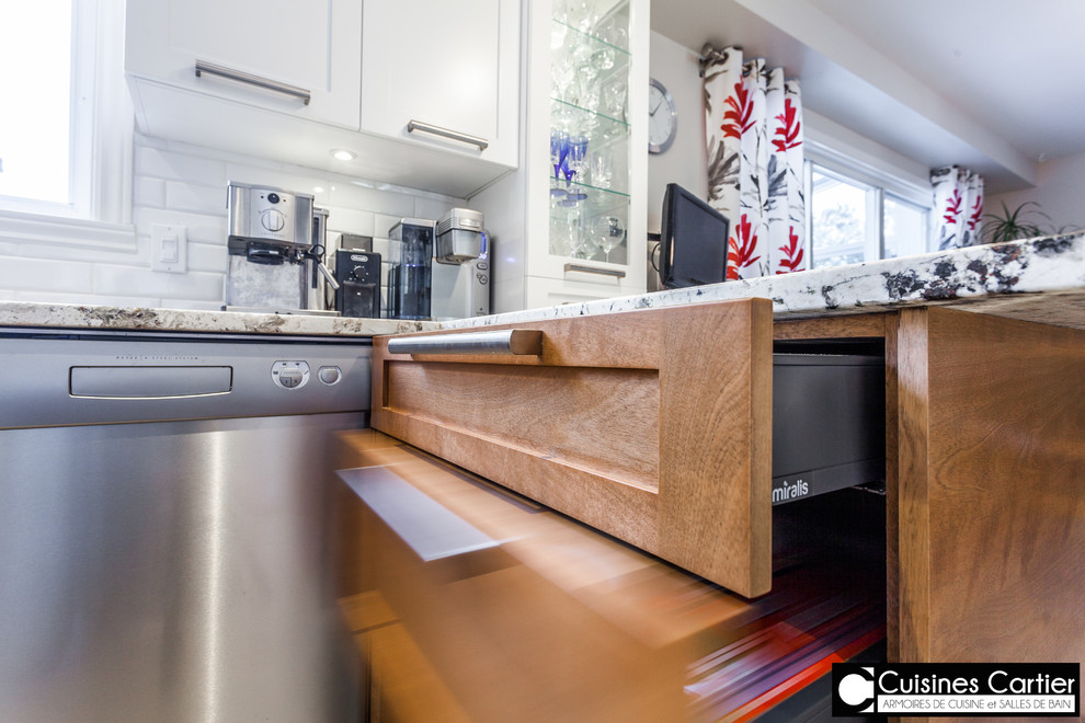 Large transitional u-shaped eat-in kitchen in Montreal with an integrated sink, shaker cabinets, medium wood cabinets, granite benchtops, white splashback, subway tile splashback, stainless steel appliances, ceramic floors and with island.
