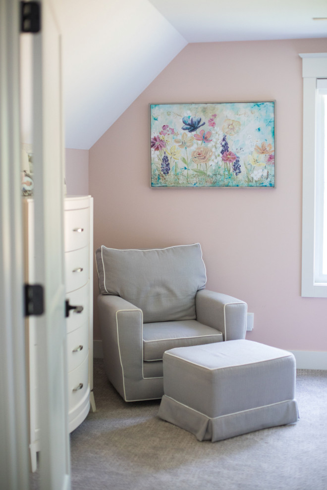 Design ideas for an arts and crafts guest bedroom in Grand Rapids with pink walls, carpet and grey floor.