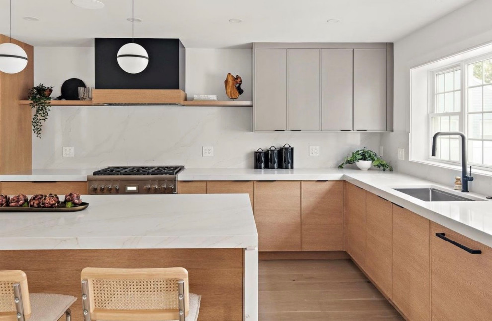 Kitchen - contemporary kitchen idea in New York with quartz countertops