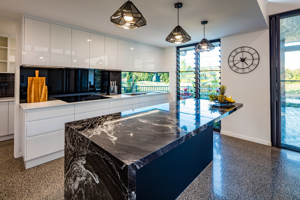 Inspiration for a tropical kitchen in Cairns.