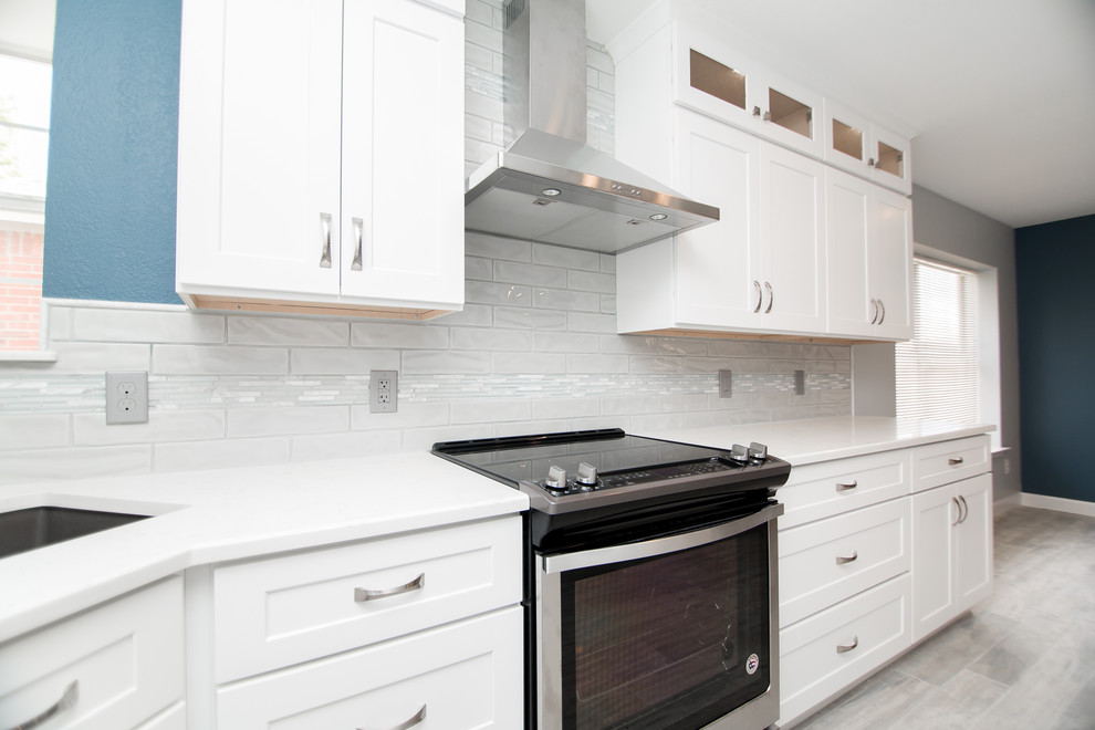 Kitchen | Shaker Cabinets | Wood Tile Plank Floors