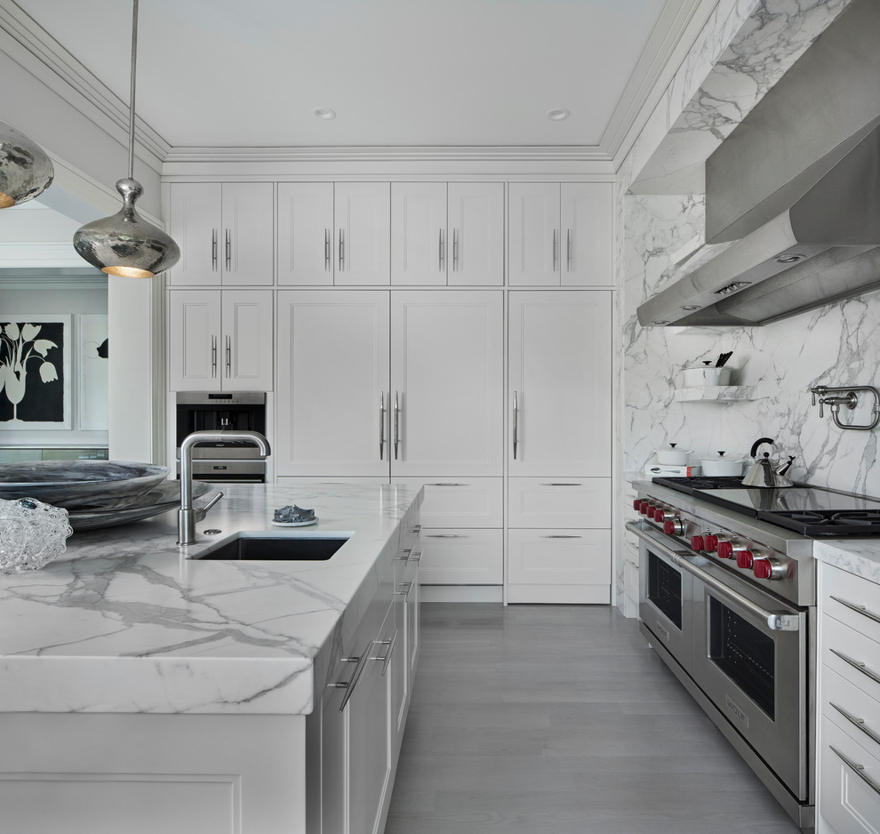Inspiration for a transitional home design remodel in Detroit