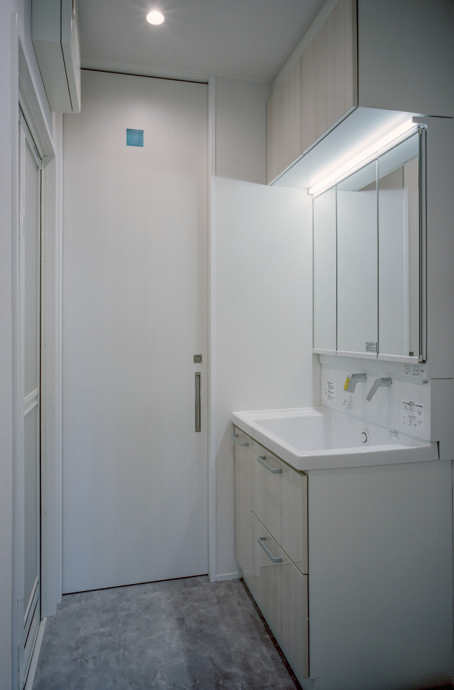 他の地域にあるトラディショナルスタイルのおしゃれなトイレ・洗面所の写真