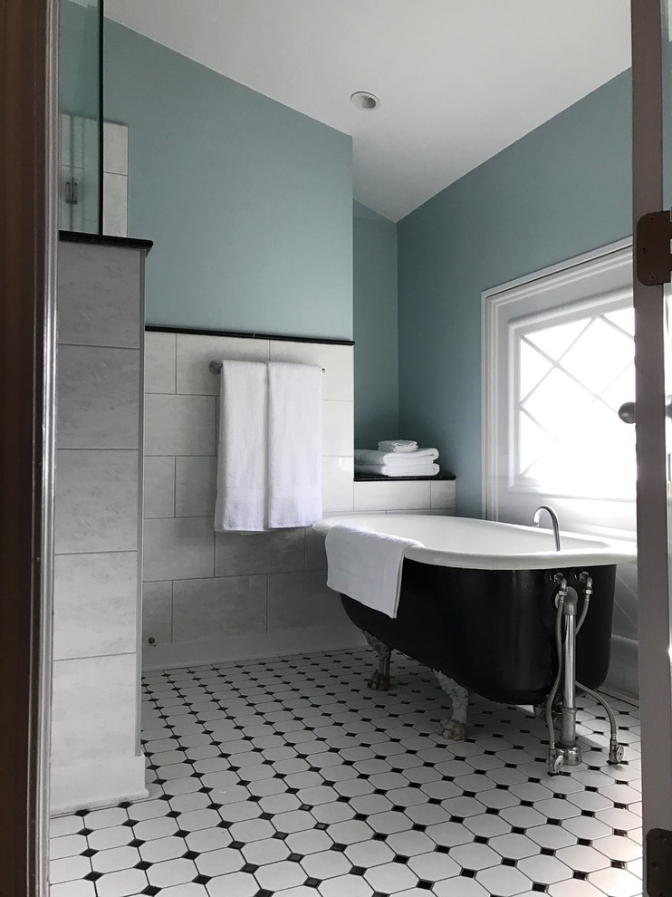 Design ideas for a traditional bathroom in Columbus.