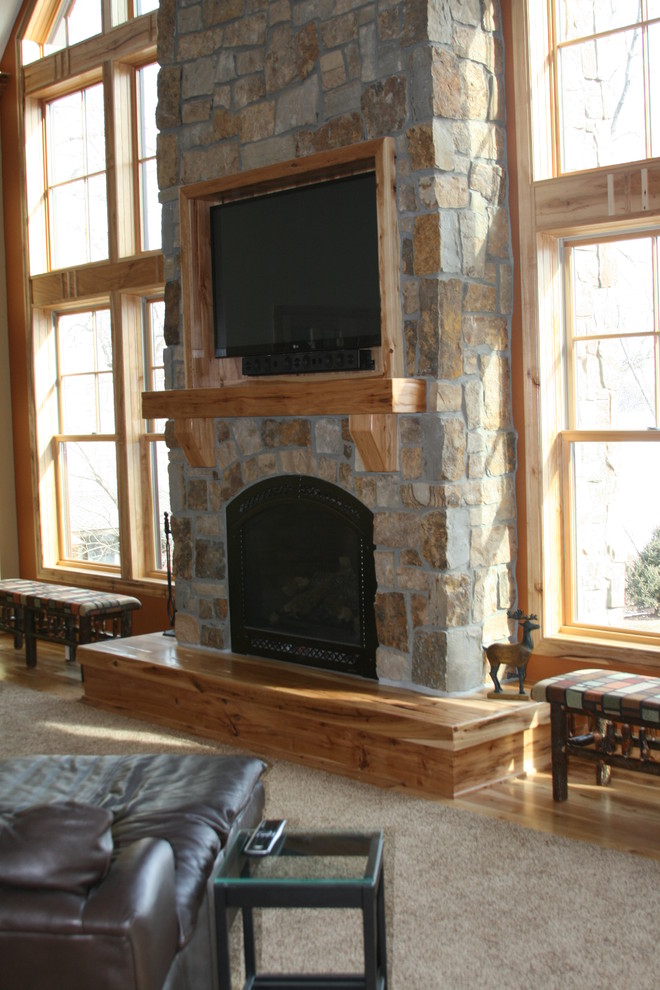 This is an example of a country family room in Minneapolis.