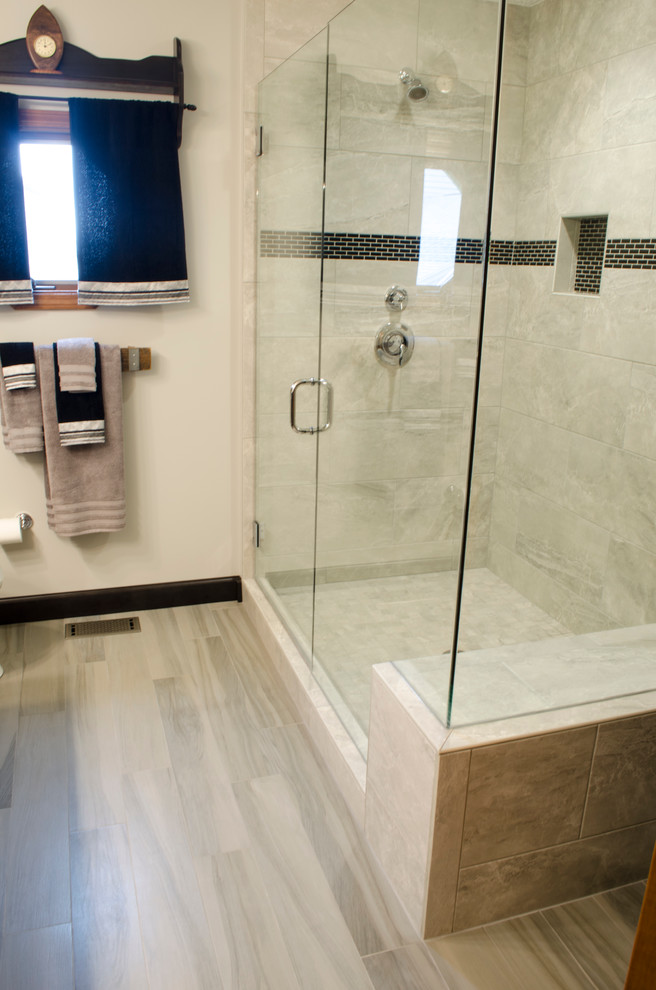 Bathroom - transitional bathroom idea
