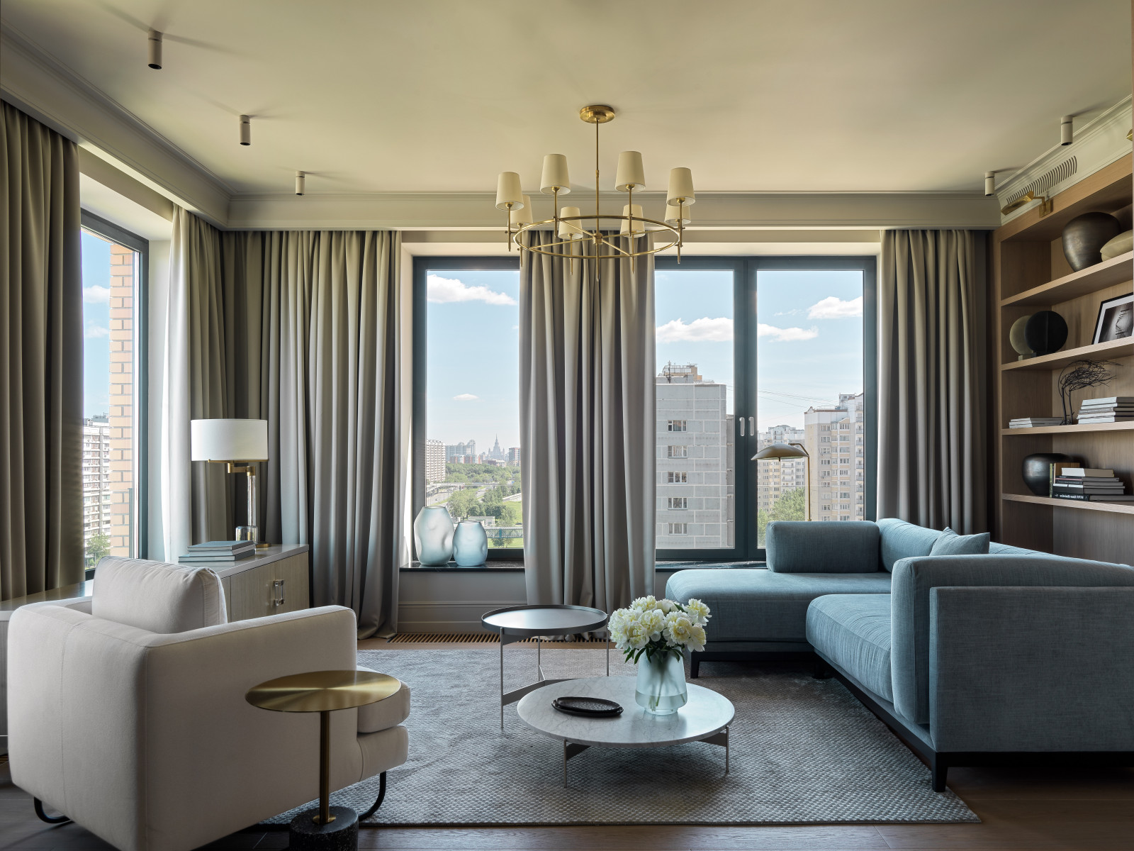 КВАРТИРА С ВИДОМ НА ЖИВОПИСНЫЙ МОСТ_VANDER PARK