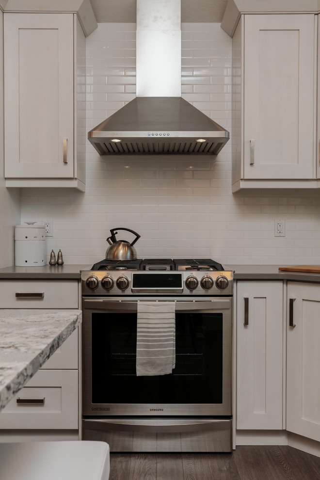 Kitchen - transitional kitchen idea in Edmonton