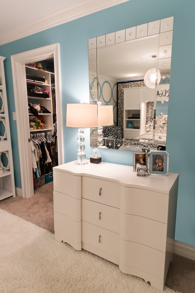 This is an example of a transitional kids' room in Boston.
