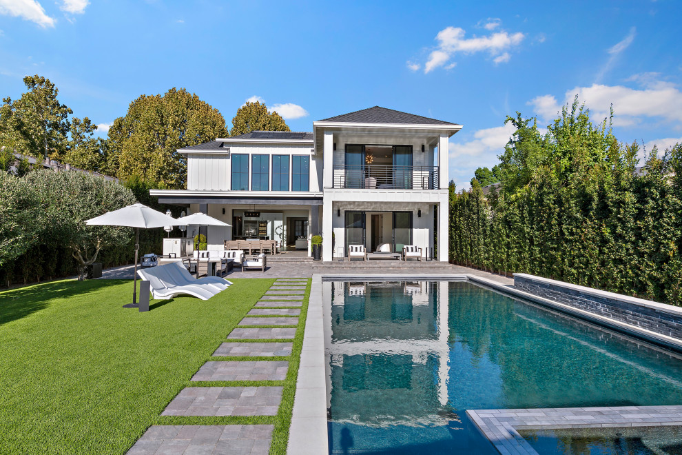 Transitional pool photo in San Francisco
