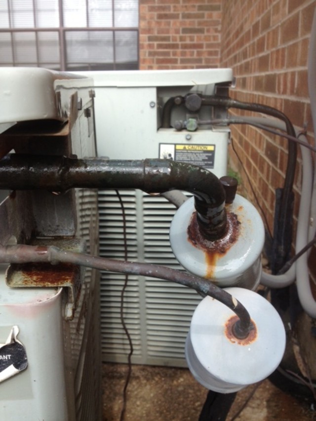 Does this look like a freon leak? (photo attached)