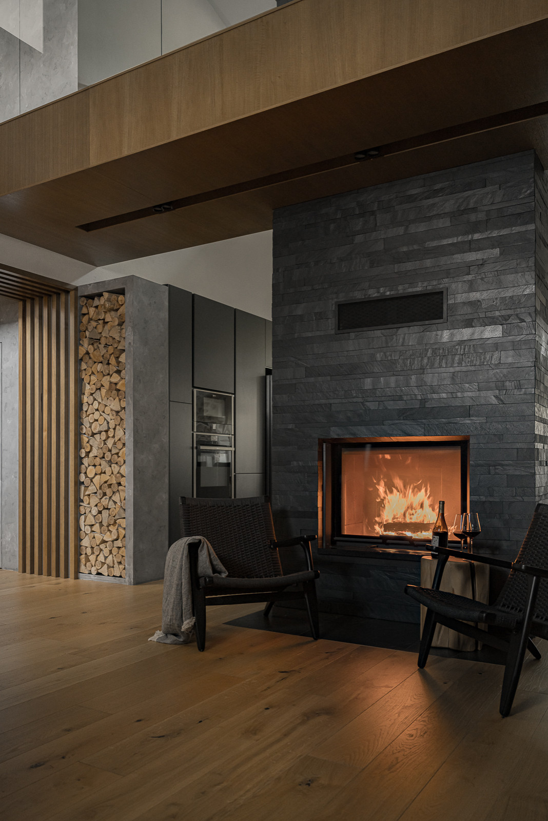 Мебельное наполнение загородного дома. "Родовое гнездо" отца и двух сыновей.