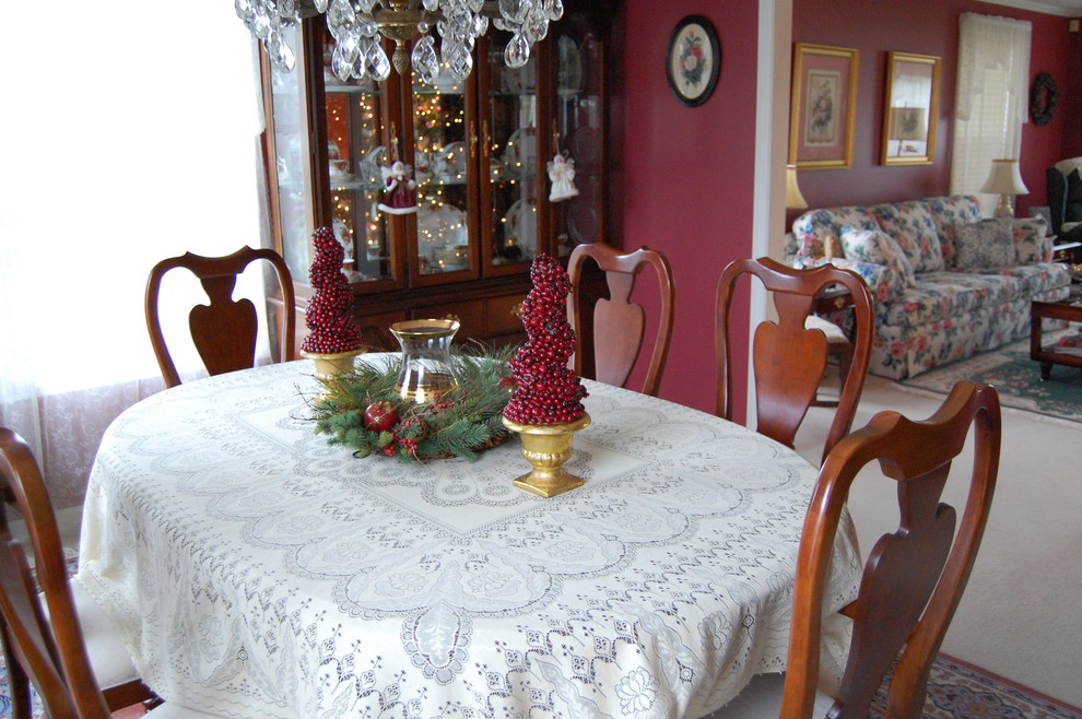 This is an example of a traditional dining room in Portland.