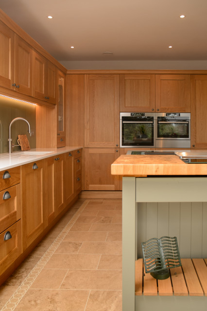Gold Craft Oak Kitchen traditional-kitchen
