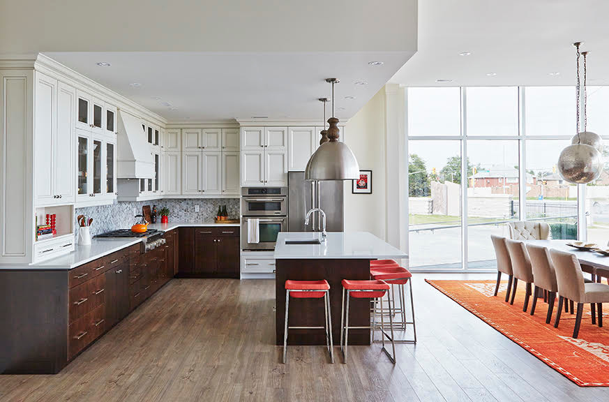 Transitional home design photo in Toronto